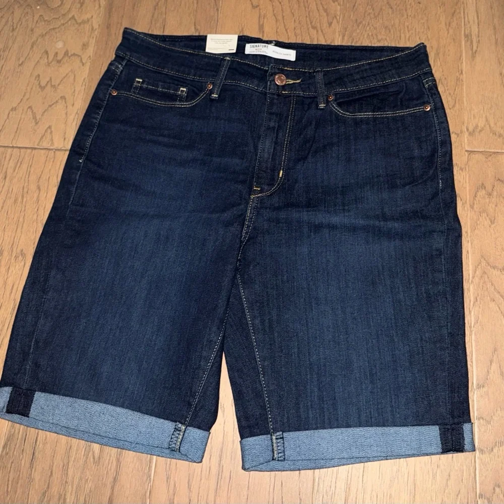 NWT Levi's Women's Dark Blue Bermuda Shorts